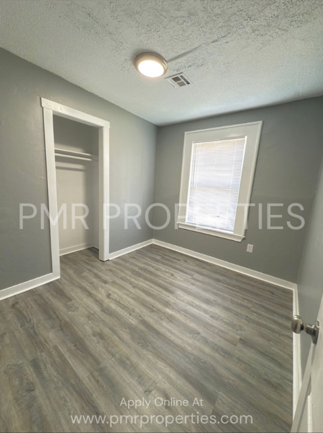 Building Photo - 4 Bedrooms - 1 Bathroom House.