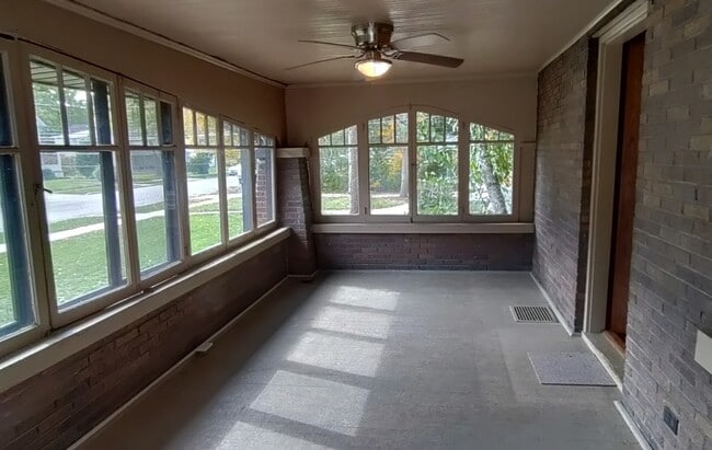 Building Photo - 440 South St