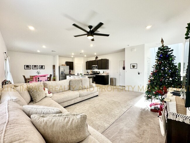 Building Photo - 7064 W Vineridge Dr