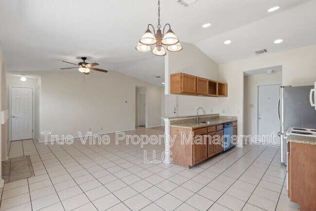 Building Photo - 7911 Corona Ridge