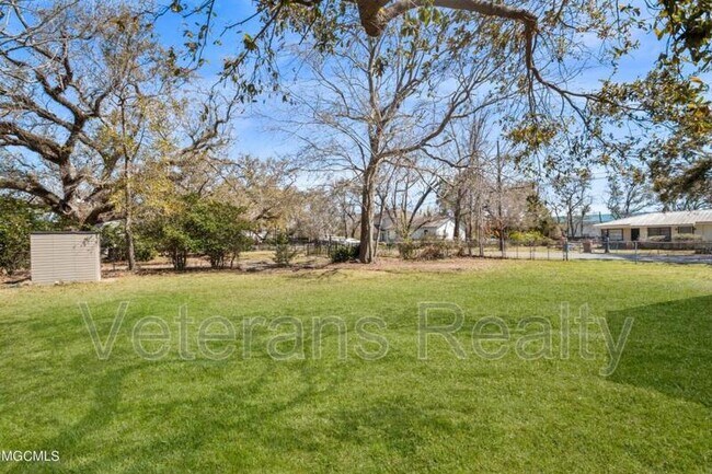 Building Photo - 313 Seal Ave