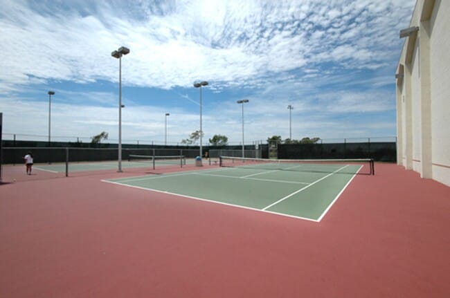 Building Photo - Beautiful 4 Br 2.5 bath Townhome in Calavera Hills!