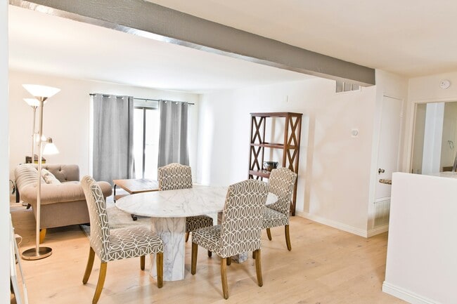 Primary Photo - 5460 White Oak Ave