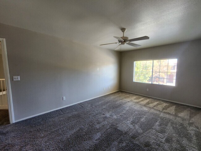 Building Photo - Beautiful townhouse in Silverado Ranch