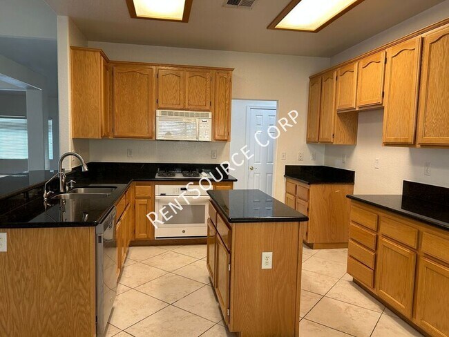 Building Photo - 39821 Sunstar St