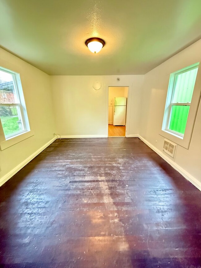 Building Photo - 918 Summit St