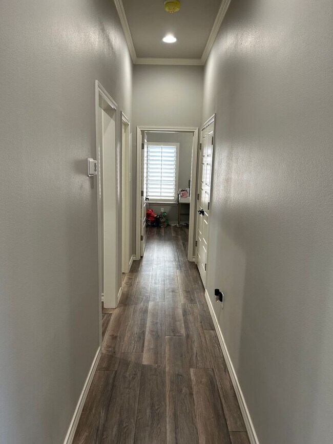 Building Photo - 1104 N Granby Ave