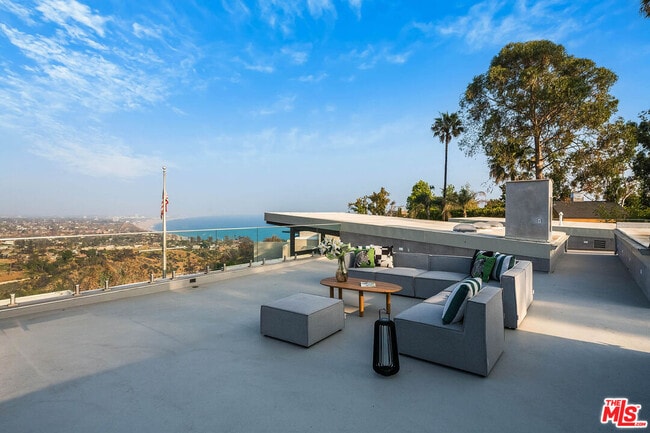 Building Photo - 770 Paseo Miramar