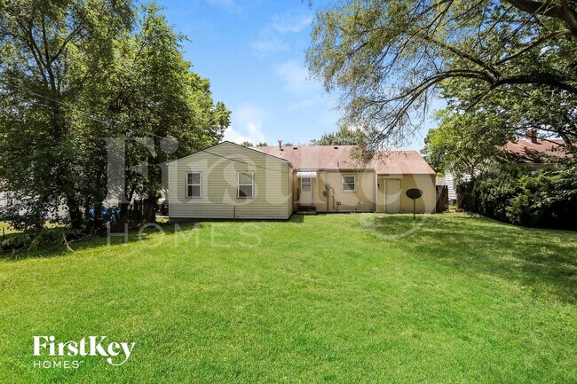 Building Photo - 3419 S Home Ave
