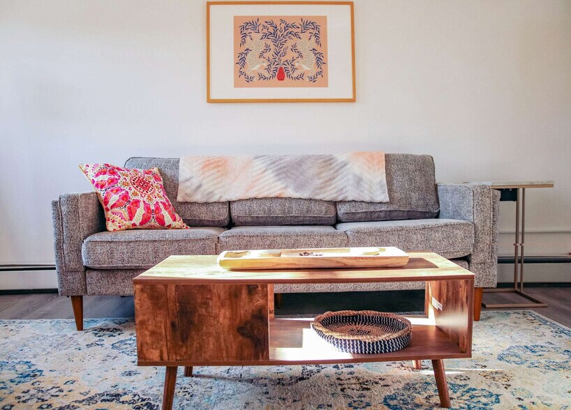 Building Photo - 136 Main St