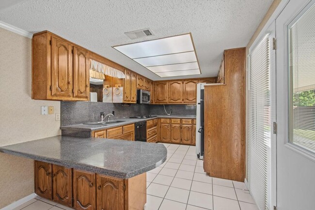 Building Photo - Charming 3-Bedroom Home with Garden Oasis