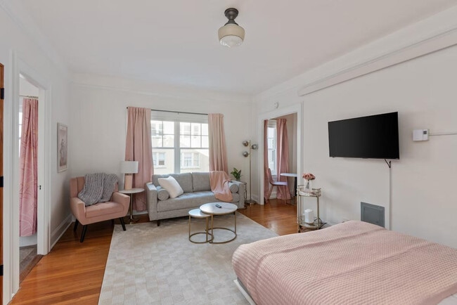 Building Photo - 2015 NW Flanders St