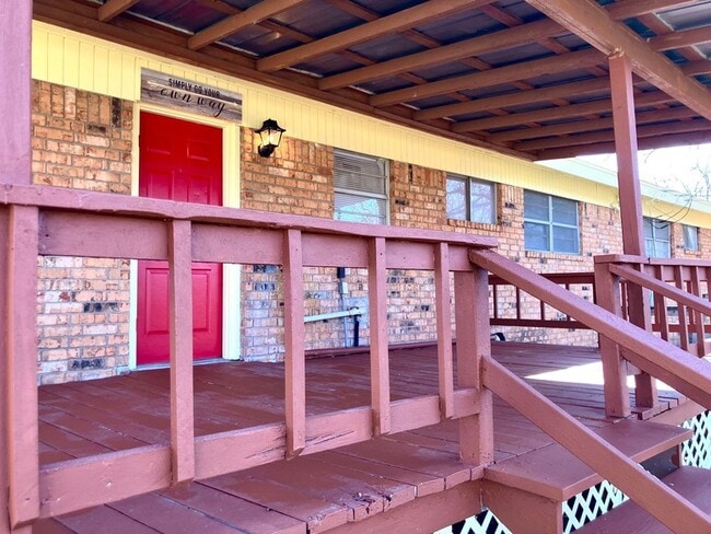 Building Photo - 1112 Northwood Dr