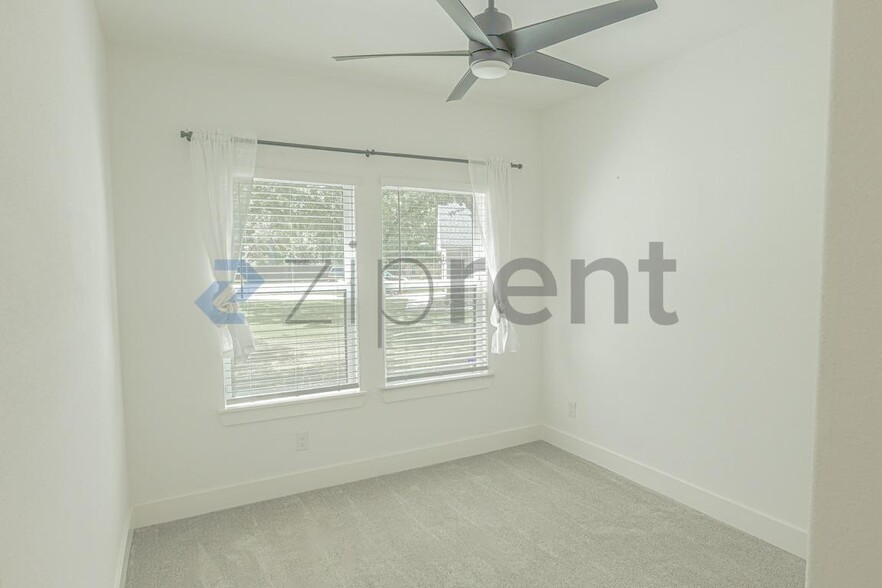 Building Photo - 9705 Lancelot Cir