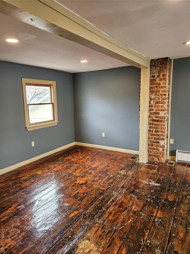 Building Photo - 42 Barcelow St