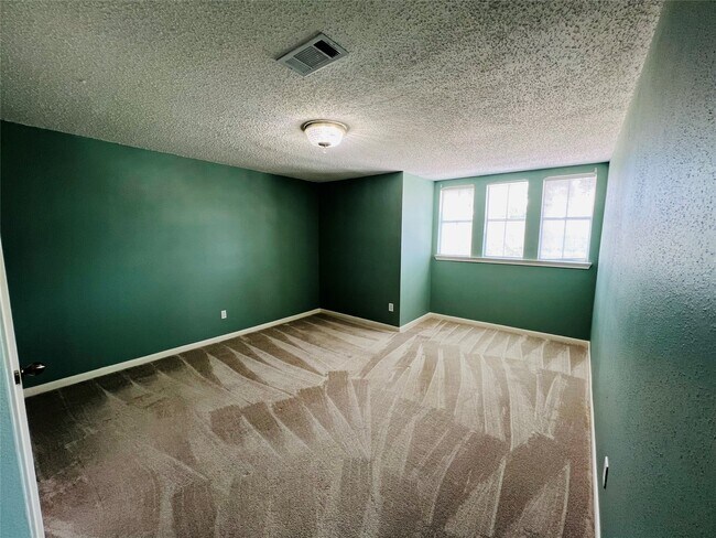 Building Photo - 16079 Hidden Acres Dr