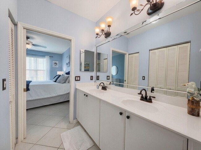 Building Photo - 2-bedroom + den condo in Lely Resort!