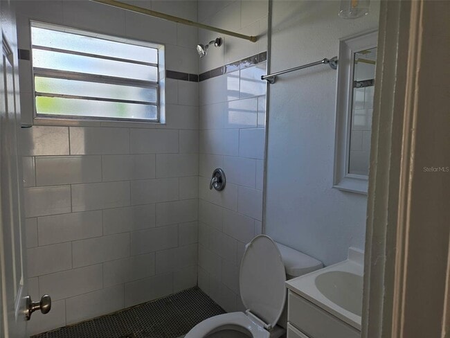 Building Photo - 403 Ave J SE