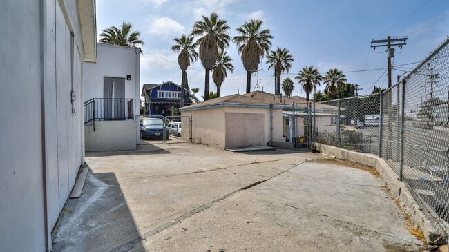 Building Photo - East LA duplex