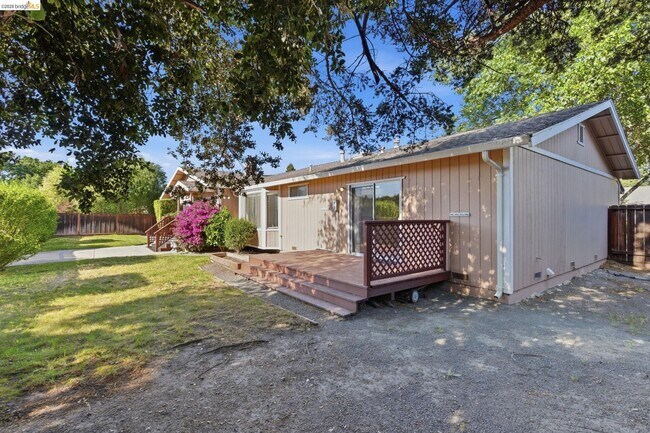 Building Photo - 1077 Bellamy Ct