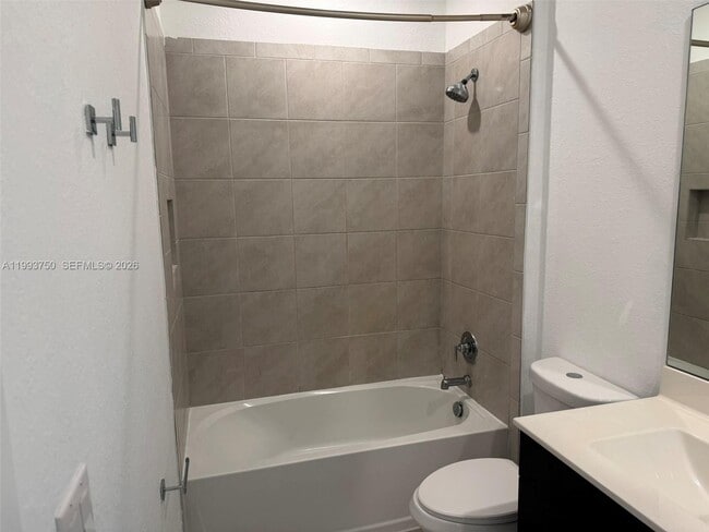 Building Photo - 8694 Via Mar Rosso