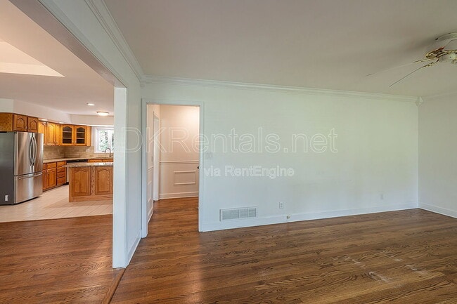 Building Photo - 245 Brook Dr