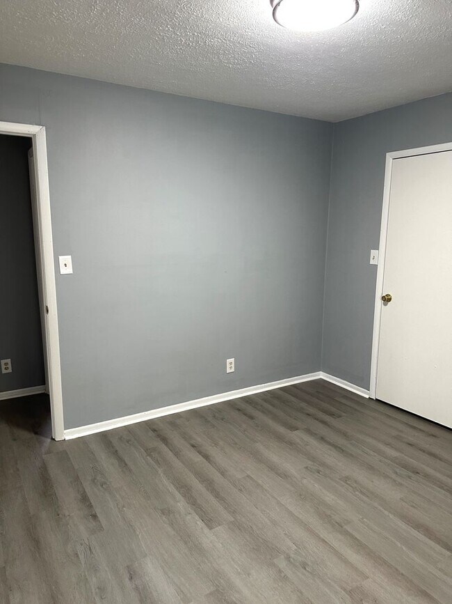 Building Photo - 257-259 W Elm St.