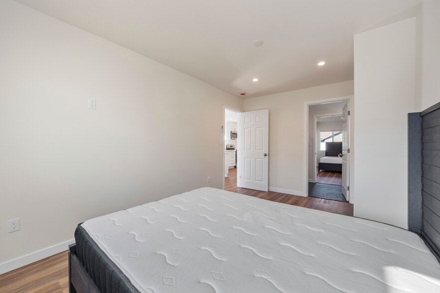 Building Photo - 1443 W 36th Pl