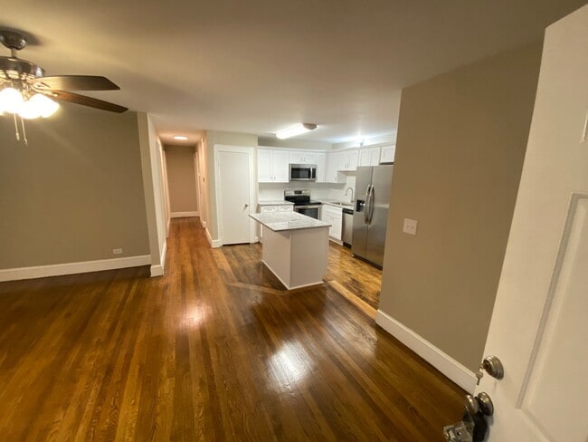 Building Photo - Freshly renovated 4 bedroom 2 bathroom hou...