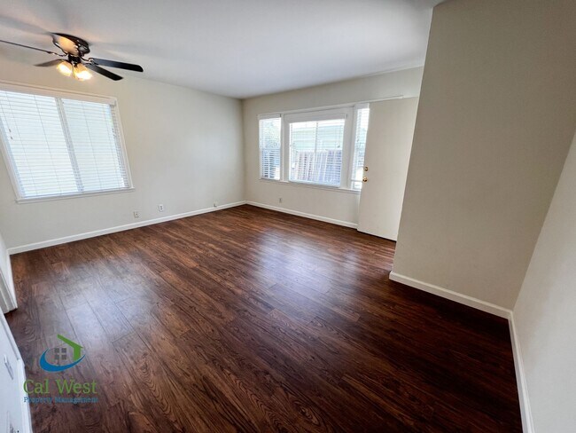 Building Photo - $2,595 - Darling 2 Bedroom 1 Bathroom Dupl...