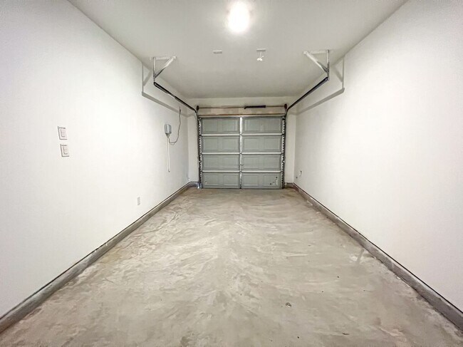 Building Photo - 21479 Carosella Dr