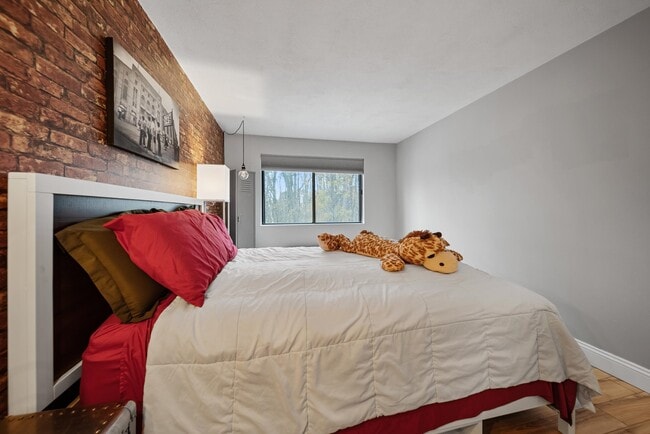 Building Photo - 33 Andrew St