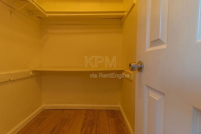 Building Photo - 7409 Village Green Dr