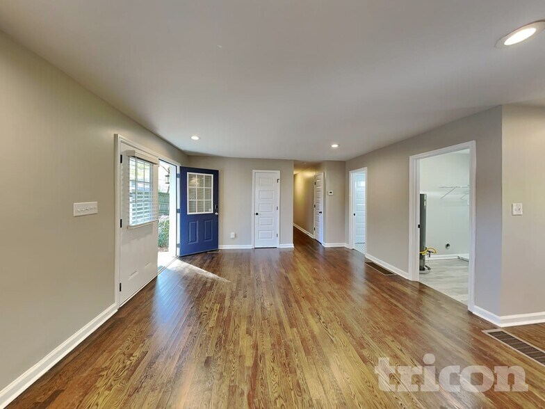 Building Photo - 2001 E Lake Dr