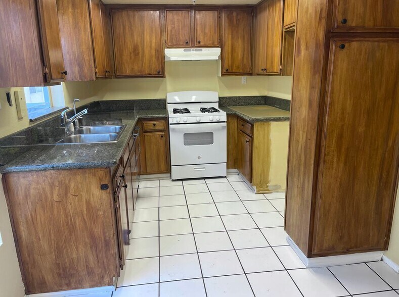 Building Photo - 8800 Burnet Ave