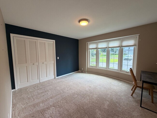 Building Photo - Forest Hill Schools - executive home