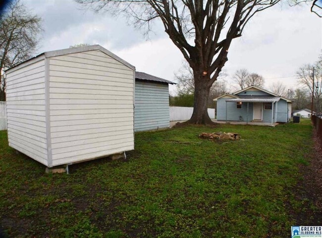 Building Photo - 416 Perman St SW