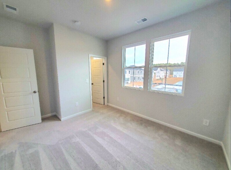 Building Photo - 160 Cypress Holw Dr