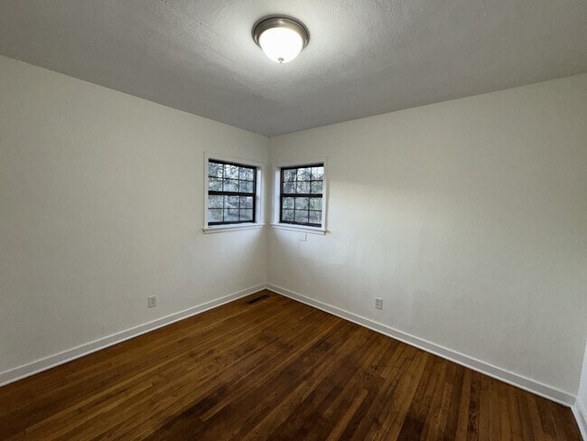 Building Photo - 3147 Shirley Dr