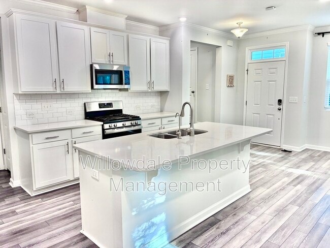 Building Photo - 203 Gremar Dr.