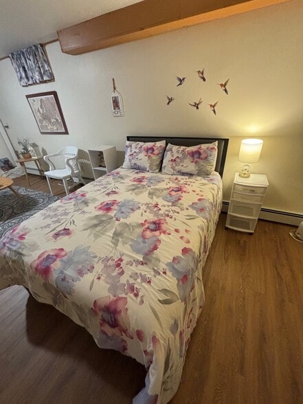 Building Photo - 615 June St