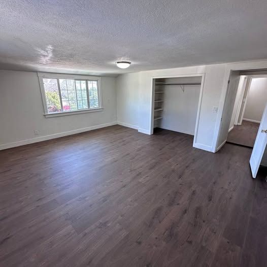 Building Photo - 541 W Loop Dr