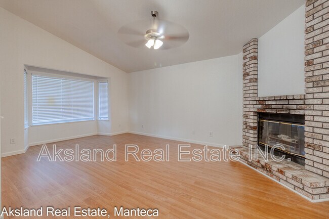 Building Photo - 15046 Cambridge Dr