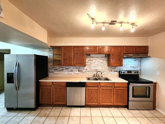 Building Photo - 1417 Fifth St.