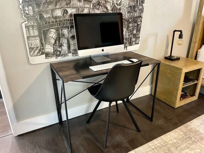 Building Photo - 104 SE 12th St