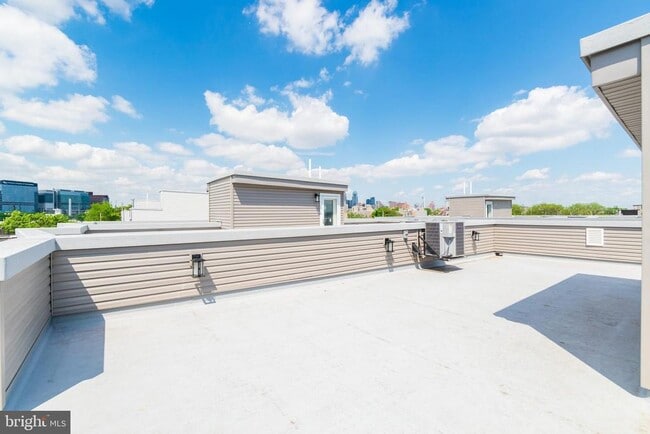 Building Photo - 1351 S Myrtlewood St
