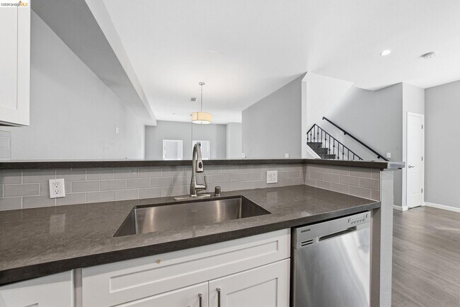 Building Photo - 817 Estancia Ter