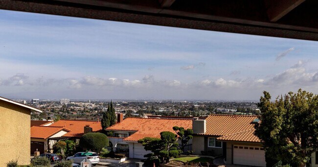 Building Photo - **3900 Paseo De Las Tortugas Torrance** Spacious 4 bedroom 3 bath with beautiful view!