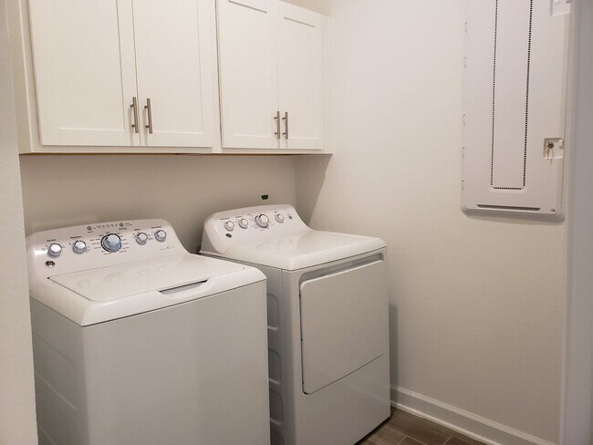 Building Photo - Stunning, energy-efficient solar-powered h...