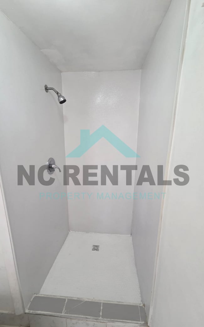 Building Photo - 613 Quarry St